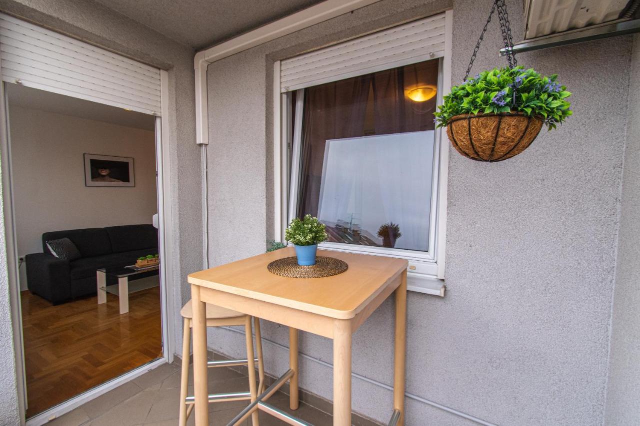 Flexible Selfcheckins 34 - - Parking - Big Loggia - New Apartamento *
